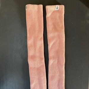 Free People pink stirrup leg warmers great condition